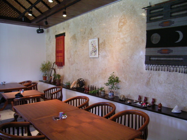 室内は落ち着いたアジアンリゾート風