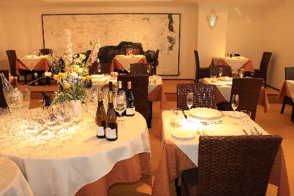 フランスの国旗とエントランス