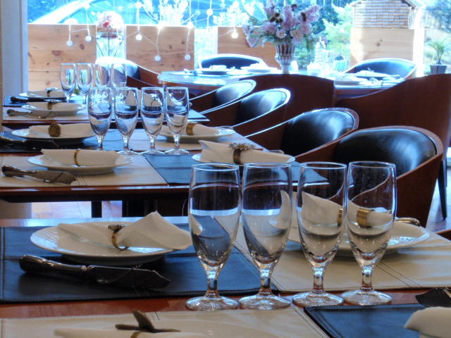 大人の集う隠れ家風のお店です