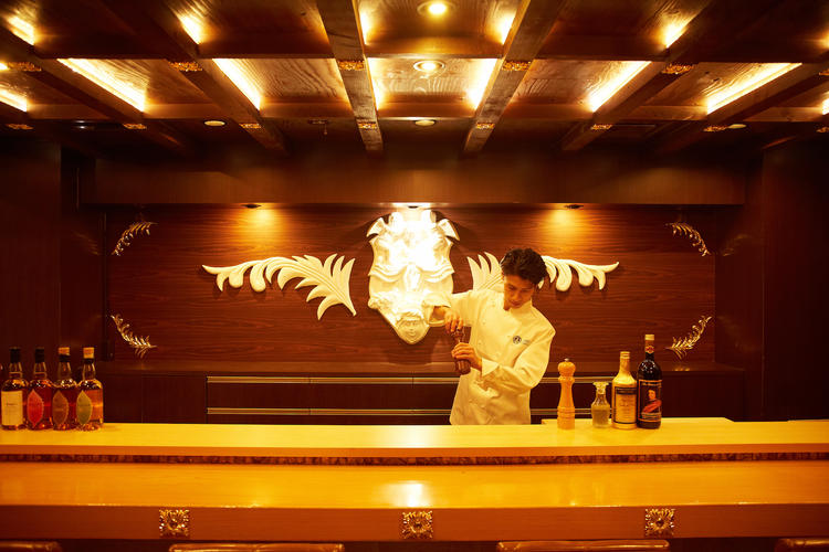 寿司屋のカウンターを改装したカウンター席