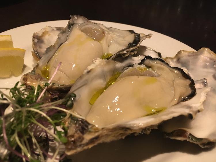 海産物は豊洲から仕入れてます