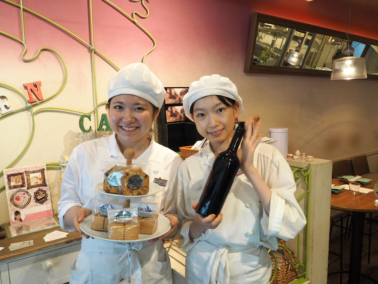 ホール希望の方、高待遇で募集しています！