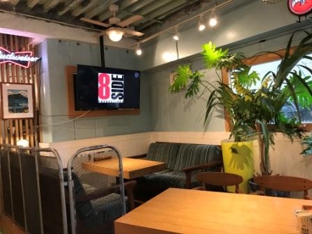 店内は南国をイメージ