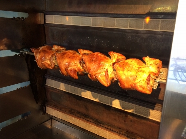 チキンの焼き場は外からも見えます！