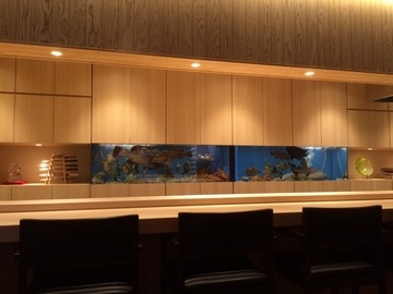 1枚板のカウンター席✦目の前で調理します