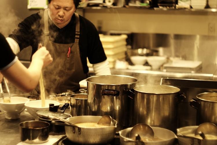 オープンキッチンで開放感ある空間