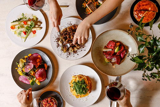 モーニングからディナーまで多彩なメニュー