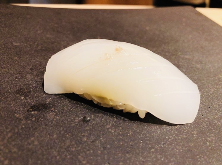 素材の良さを引き出しシンプルに仕立てます