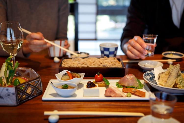 こだわりの料理と地酒の数々◎