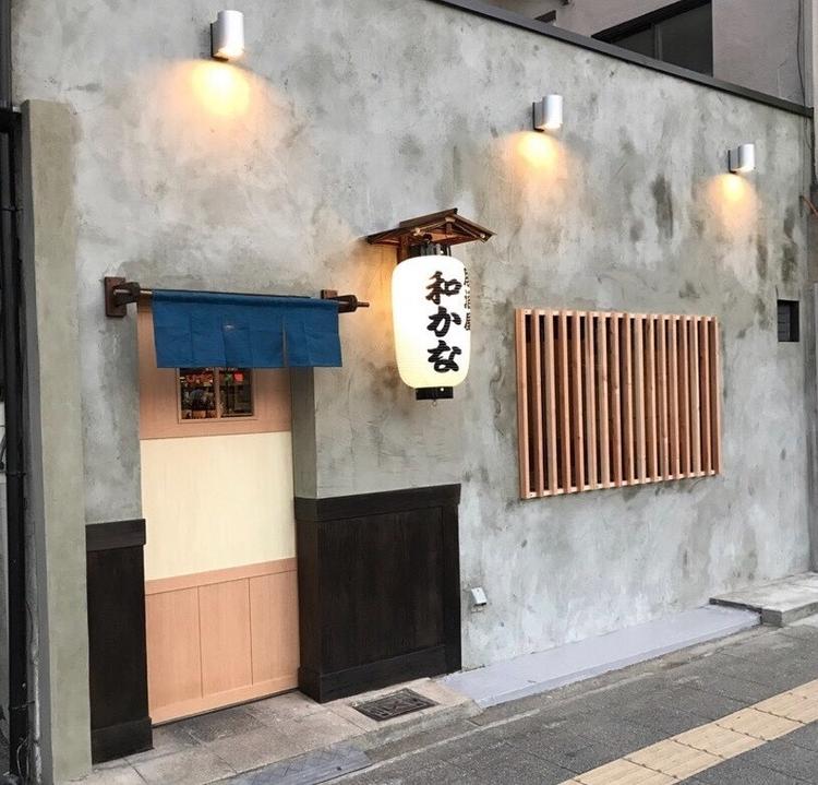 シックで高級感のある外観が目印