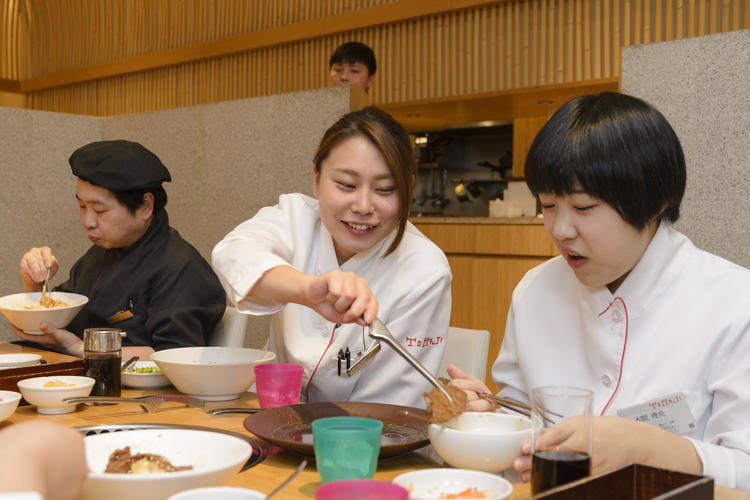 焼肉トラジ 六本木五丁目店 焼肉レストラン の求人情報 求人 飲食店 Com