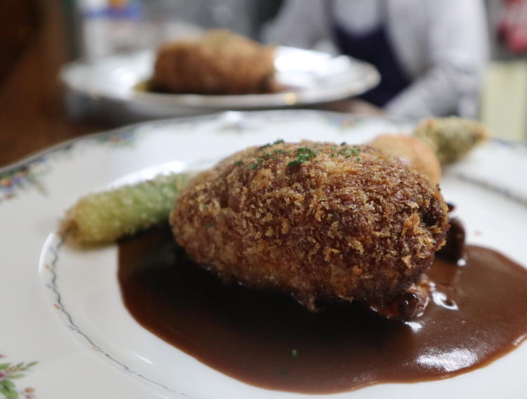 人気の裏メニュー メンチカツ