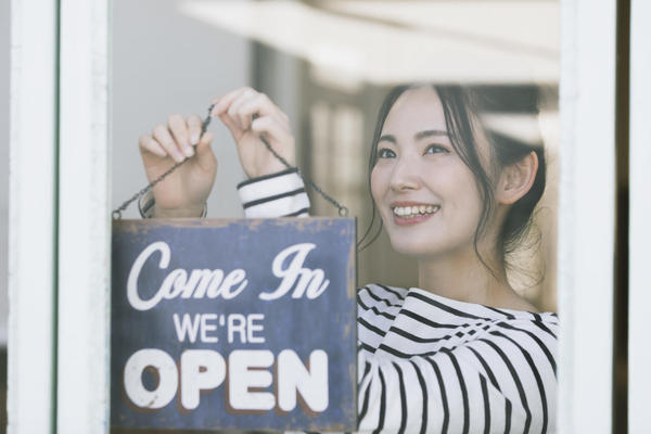 時給1100円～！バイト積極採用☆