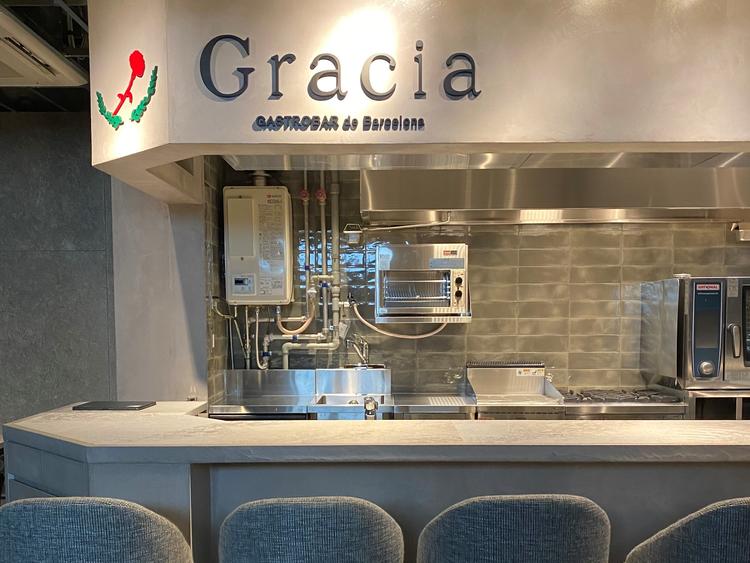 ライブ感のあるカウンターがメイン