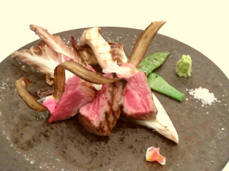 調理の技術や知識、接客、経営まで学べます