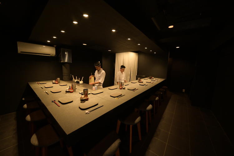 落ち着いた雰囲気の店内