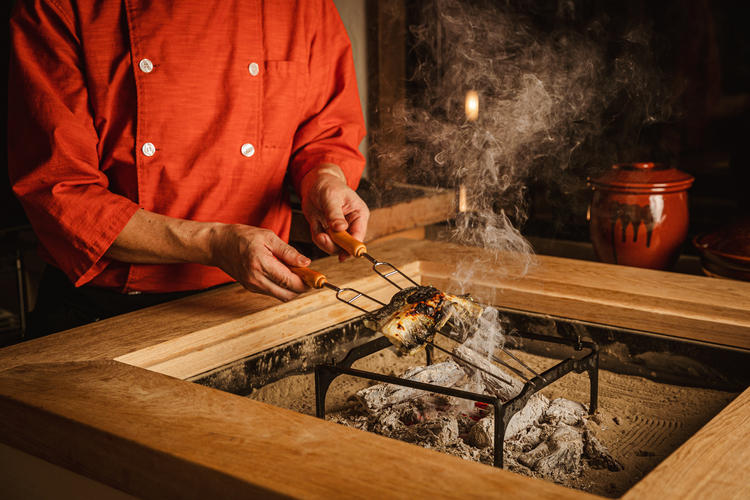 囲炉裏のある珍しい個室をご用意◎