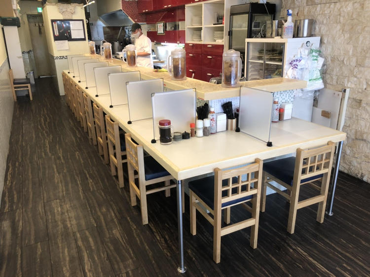 大衆食堂的な雰囲気の店内☆