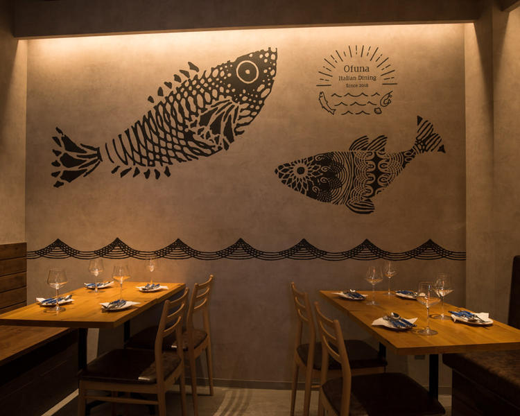 魚が泳ぐ壁紙がオシャレ♪