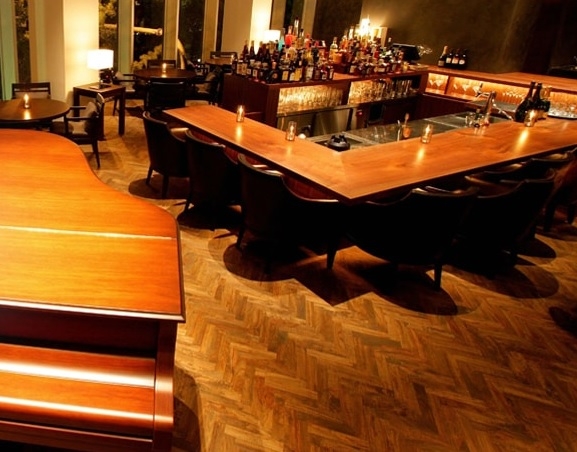 2Fは落ち着いたBARフロア♪