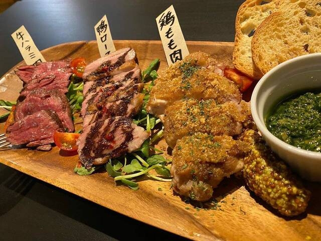 看板メニューの肉3種盛り！