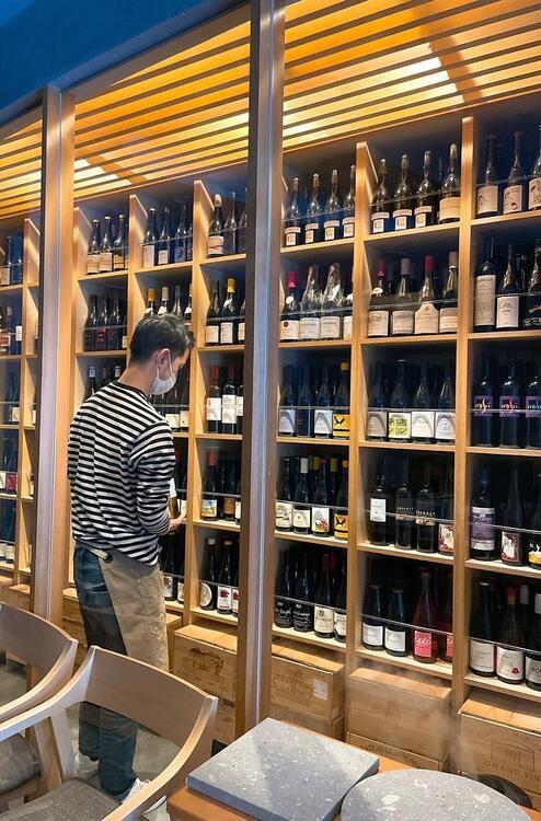 世界中のナチュラルワインが1500本以上