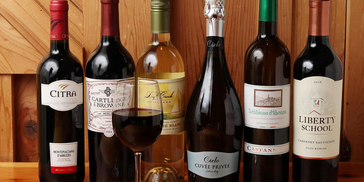 ワインは50種程度、試飲もできます