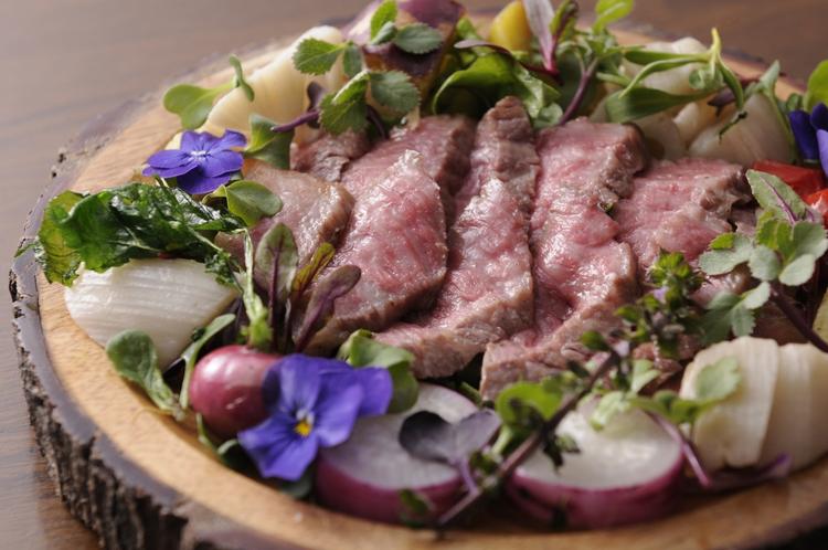 名物！厳選和牛と彩野菜のタリアータ！