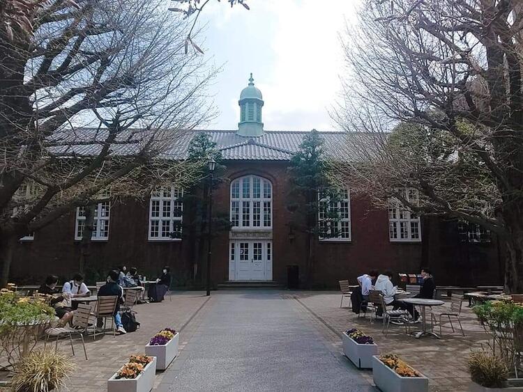 歴史を感じる外観