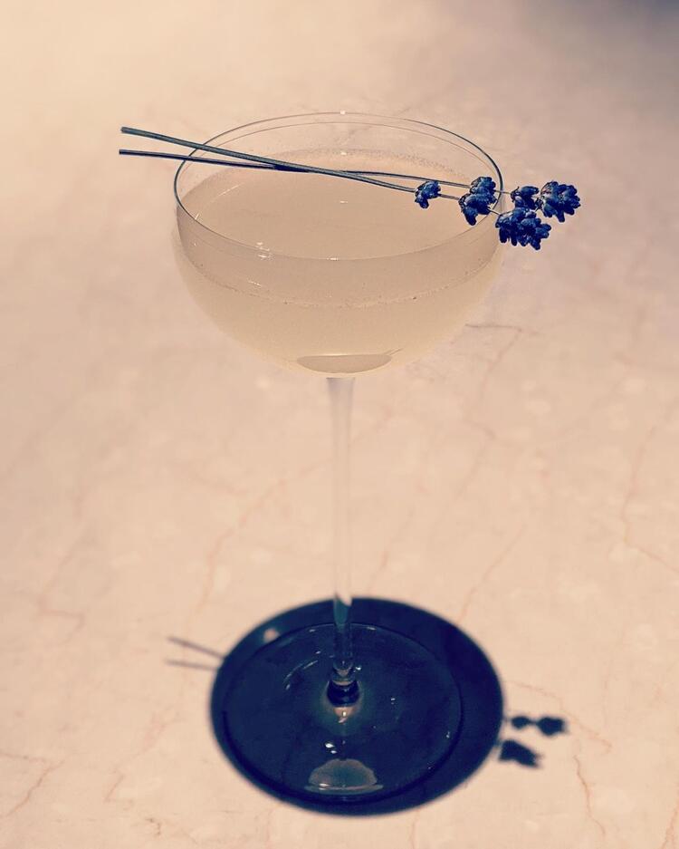 見た目にも美しいオリジナルカクテル