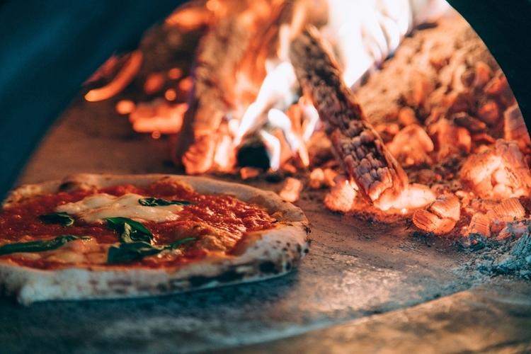 石窯焼きの本格ナポリピッツァが自慢◎