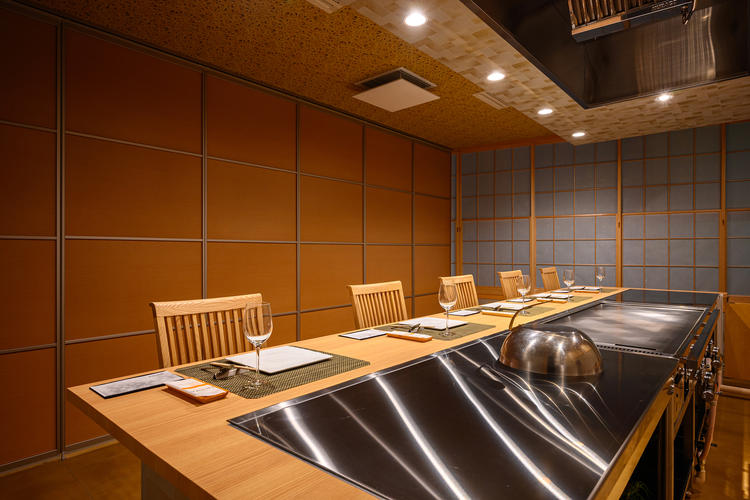 人気の鉄板個室