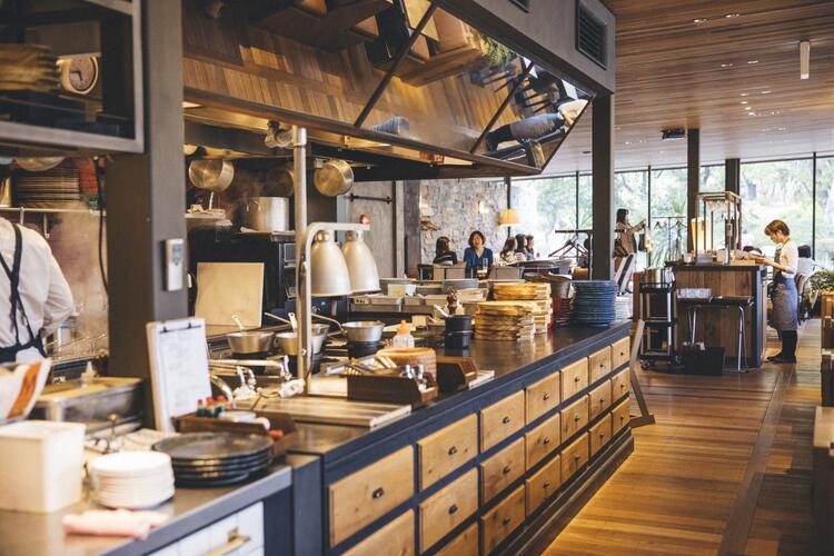 オープンキッチンで料理の楽しさを。