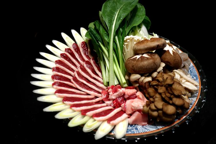 弊店名物、一番人気の定番の鴨鍋です