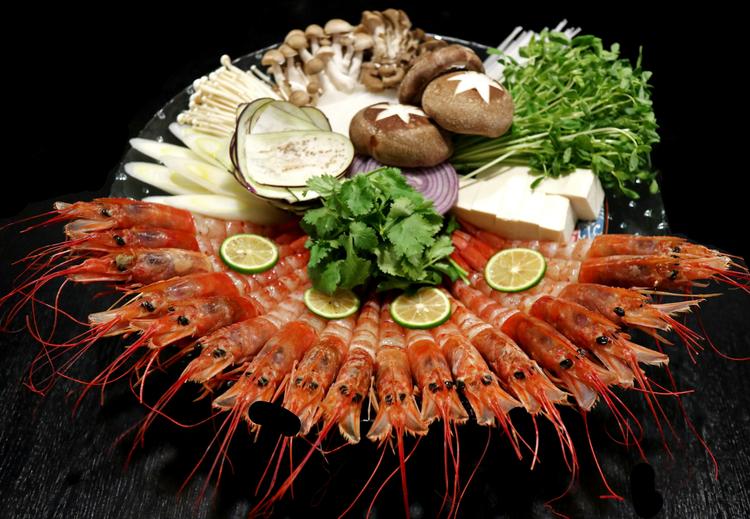 女性に大人気の海老しゃぶ鍋です