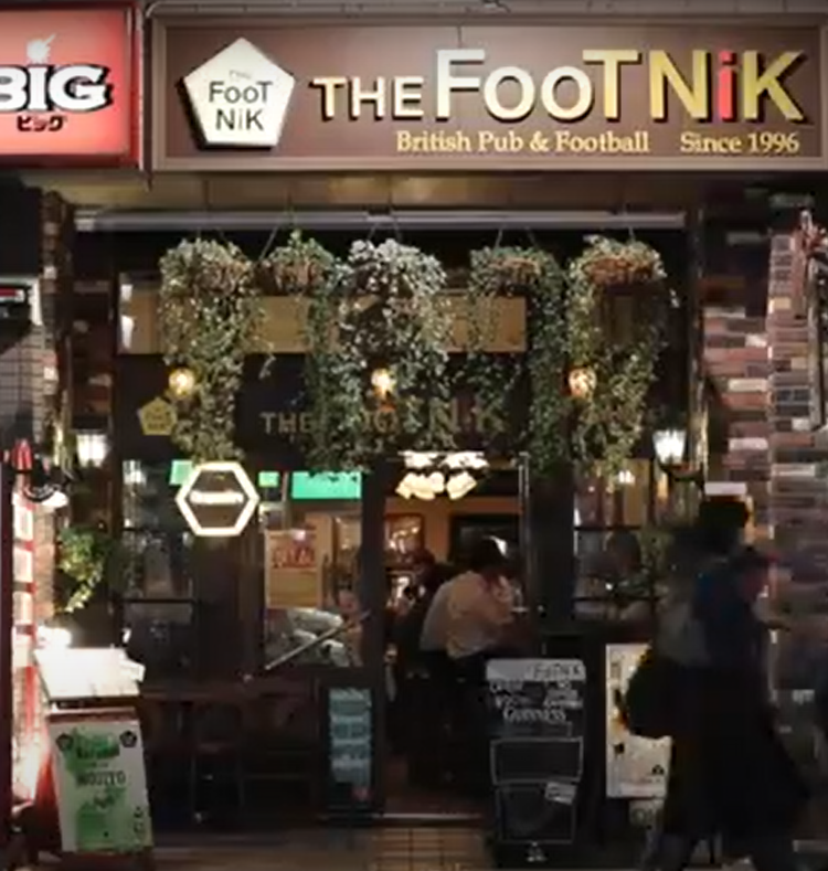 自社製クラフトビールを提供する英国パブ♪