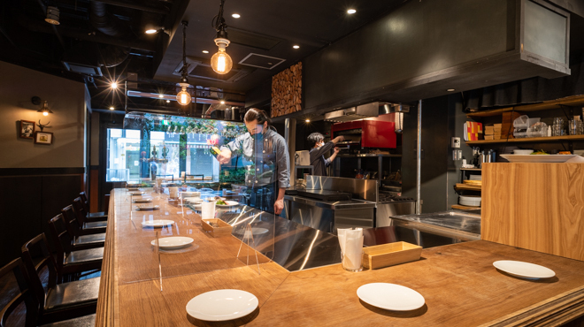 キッチン丸見えの人気カウンター席