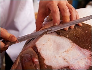 富裕層のお客様が多い落ち着いたお店です。