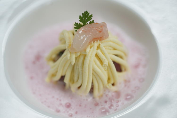 旬の食材を巧みに使った一皿