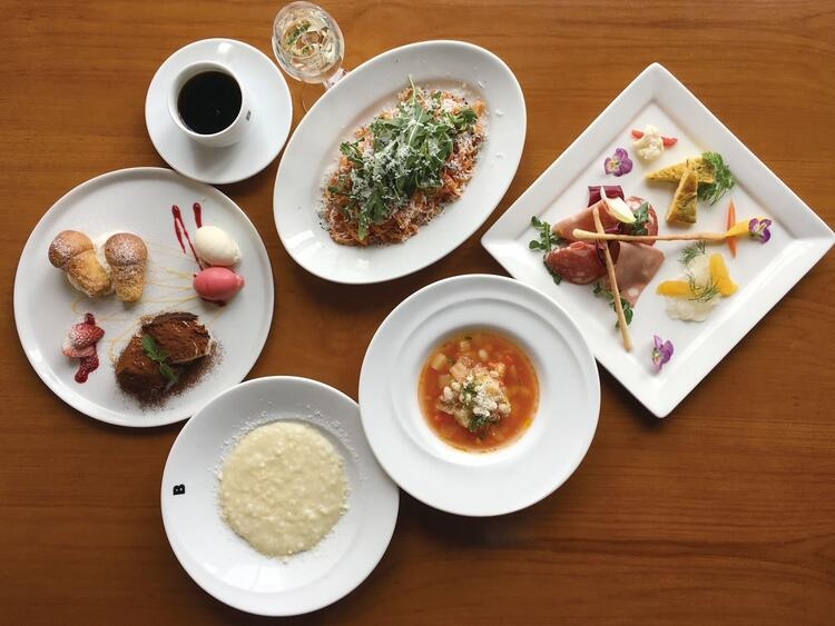 食材もワインも本格的なものに携われる！