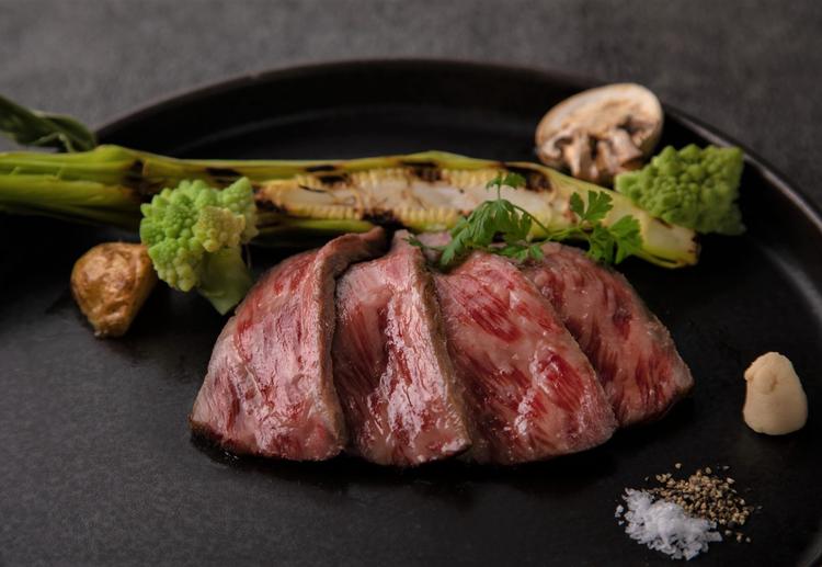 厳選牛とこだわり食材が織りなす一品