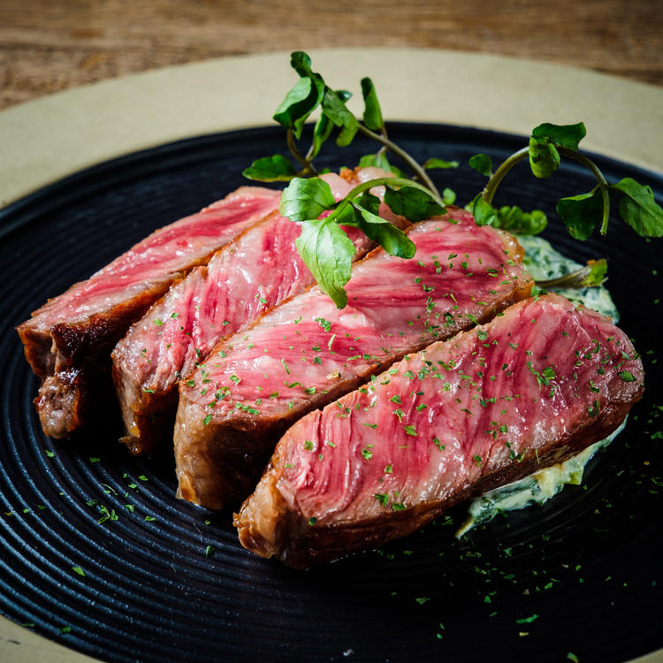 名物の計り売りのステーキ