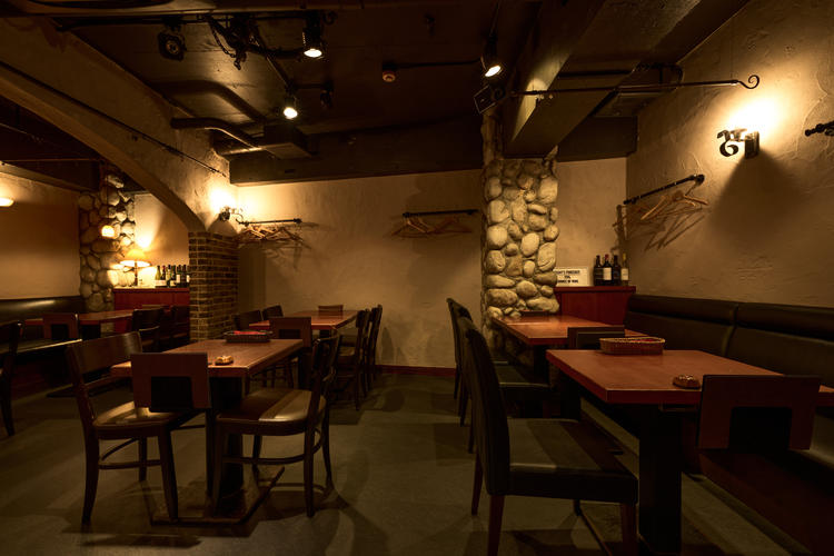 お洒落な店内でお客様を笑顔にしましょう！