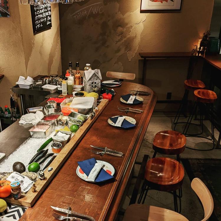 熱気溢れるRäw Bar