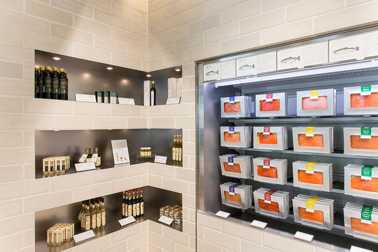 サーモンに合う調味料も直輸入販売！