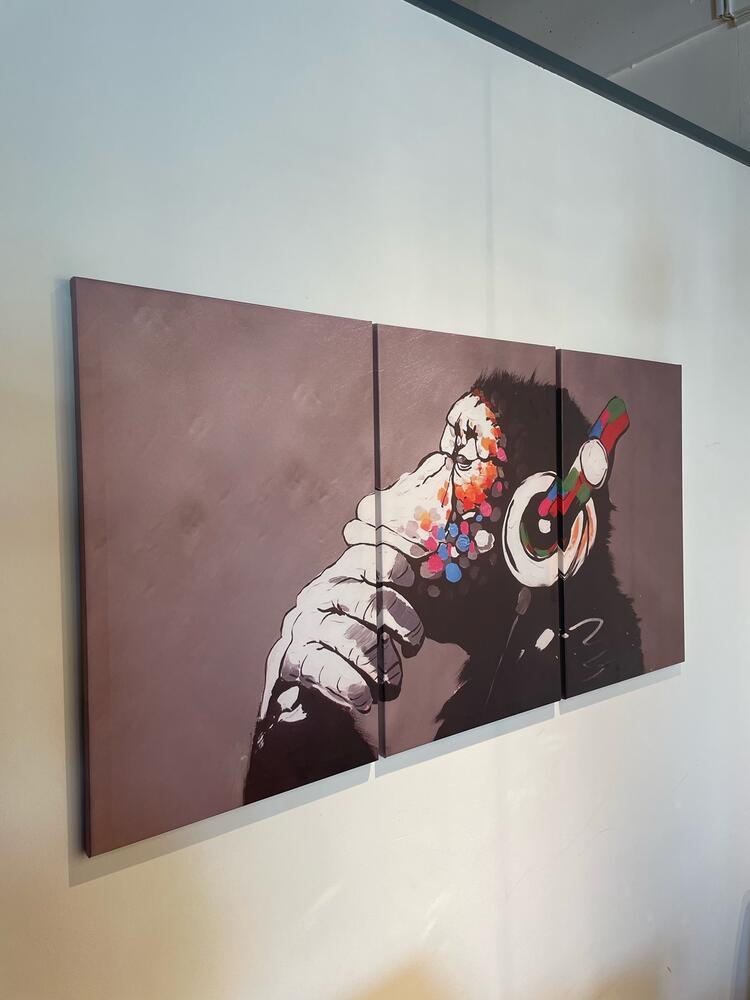 店内にはオシャレなイラストも展示