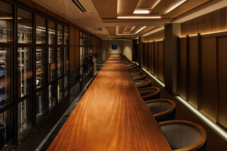 オールカウンターのワインビストロ