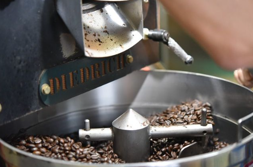 コーヒー豆やドリップバッグも販売★