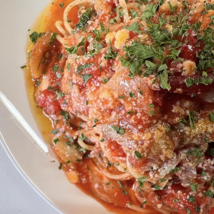 シェフの賄いも好評でございます