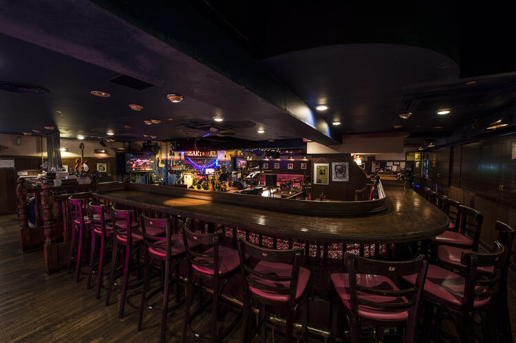 カウンター越しにお客さまとのやりとりも◎